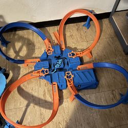 Hot Wheels Crash Track