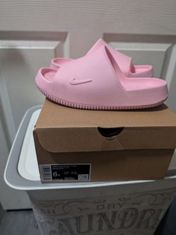 LIKE NEW NIKE KIDS SLIDES