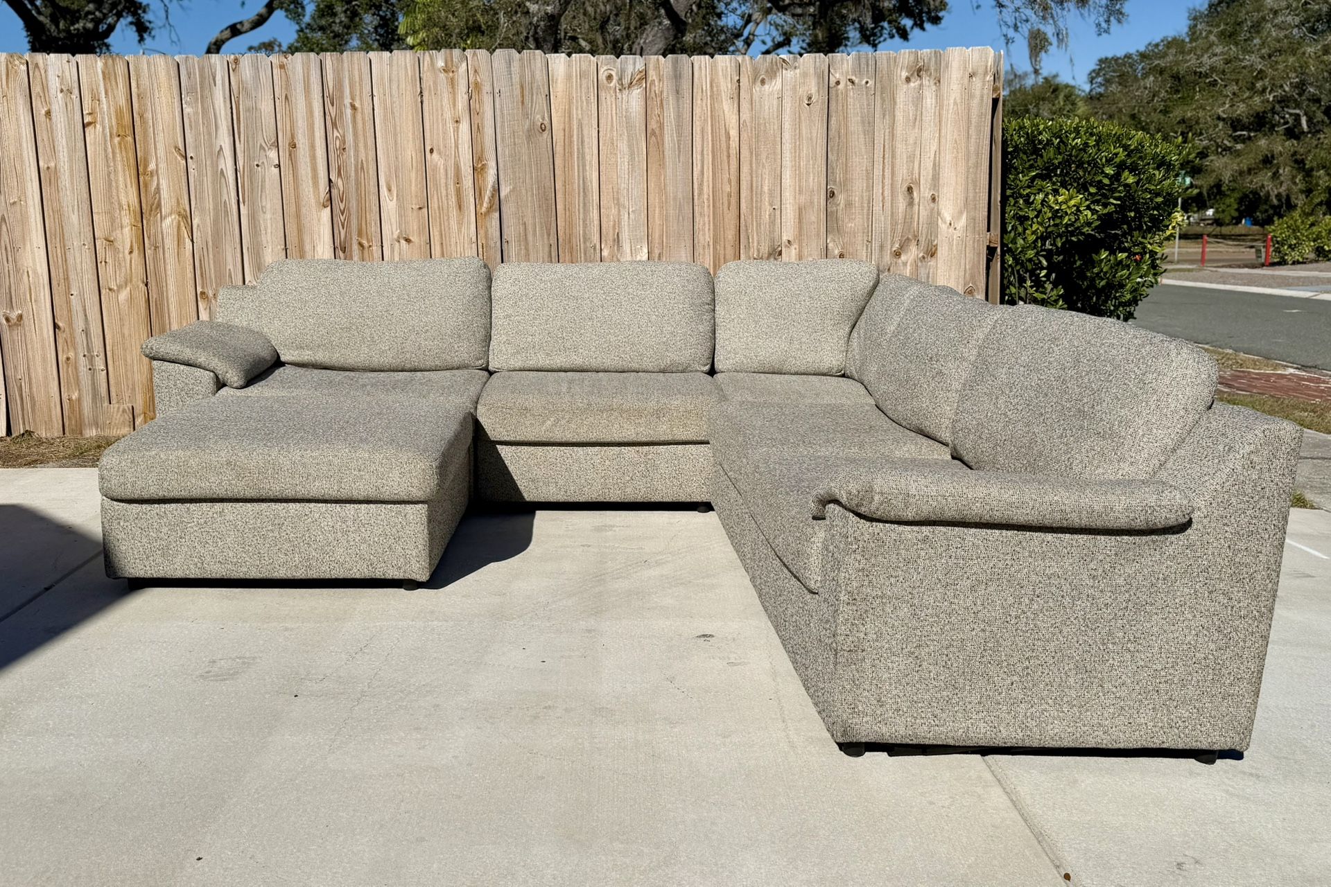 🔥 MUST SELL THIS WEEKEND! HUGE U-Shape Modular Sectional & Ottoman | FREE Delivery 🚚