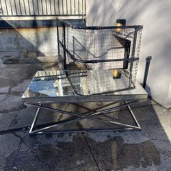 Coffee Table Good Condition Small fracture on the side