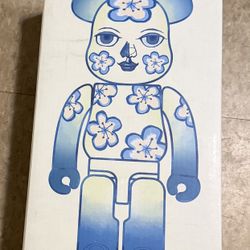 Hanako Medicom Bearbrick 400% Collectible Figure 