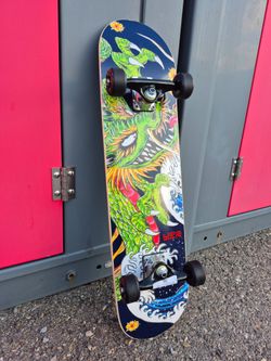 Complete Skateboard with Dragon Graphic Deck (skate board bike bicycle roller blades)