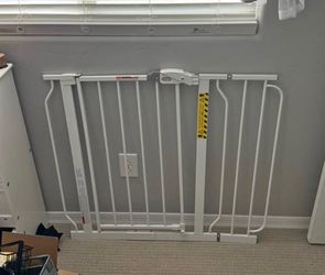 Wide Adjustable Pet Gate / Safety Gate - Fits Openings 29” - 38.5”
