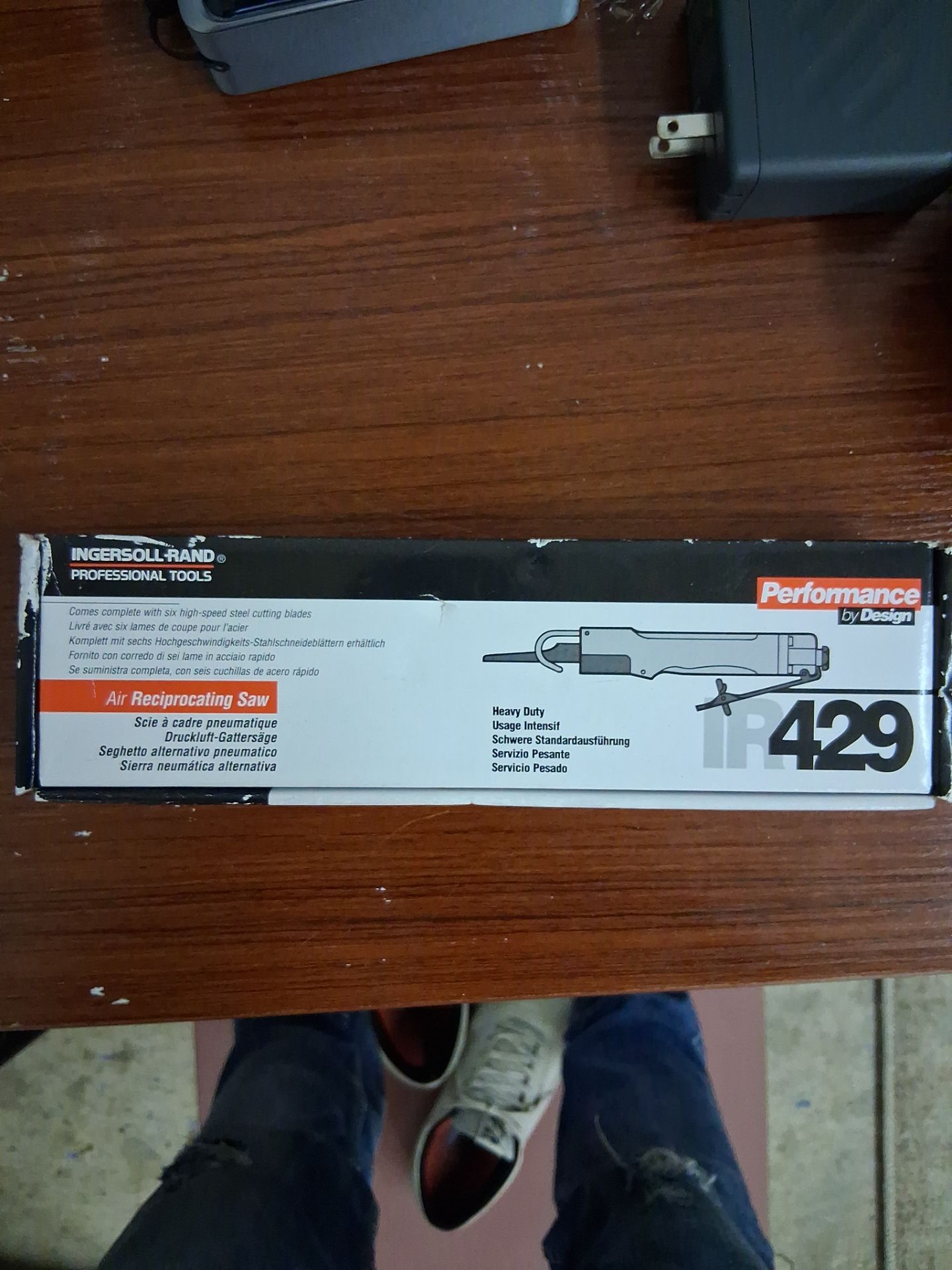 Air reciprocating saw