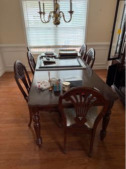 Beautiful traditional dining room set