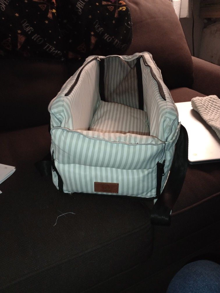 Dog/Cat Car seat (NEW)