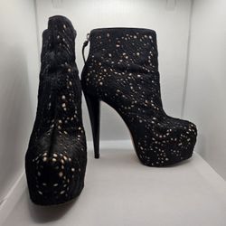 alice olivia fur booties size 37 1/2 Boots Designer Stiletto Zipper Shoes 7.5

This is an Alice + Olivia by Stacey Bendet Paige black fur heeled booti