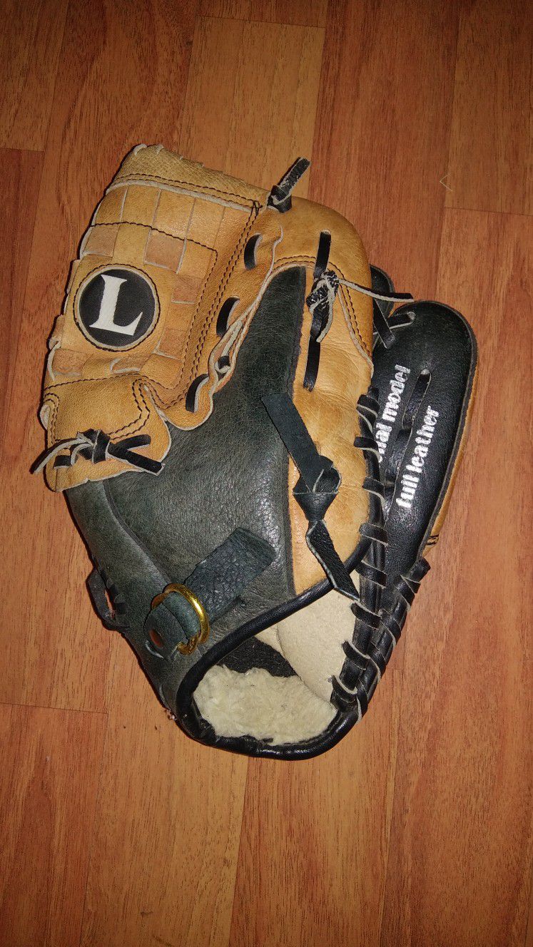 Louisville Slugger Baseball Glove