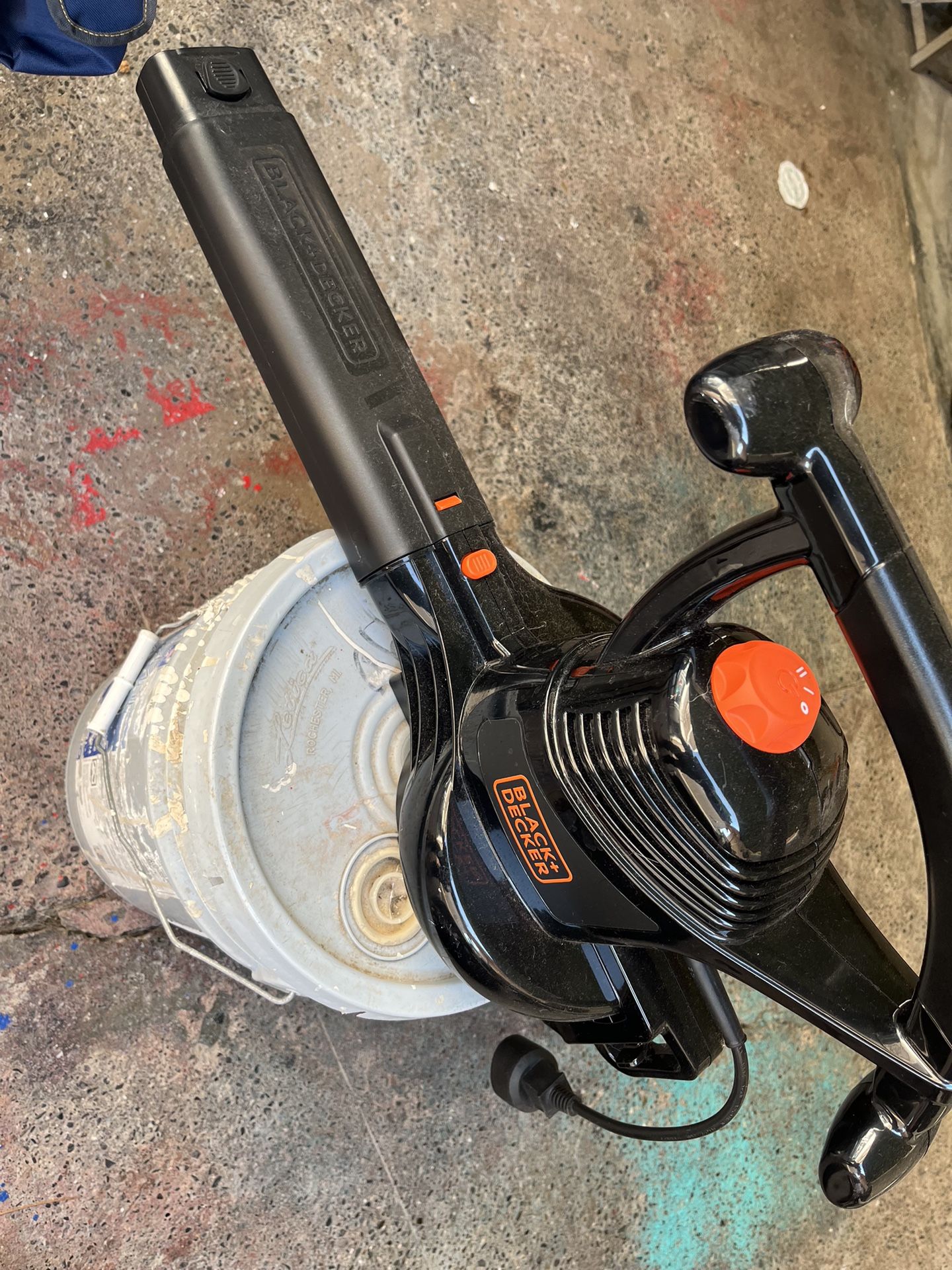 BLACK+DECKER LEAF BLOWER