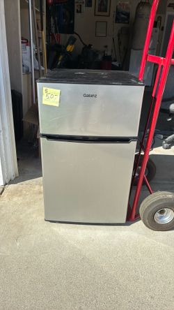 Mini refrigerator freezer