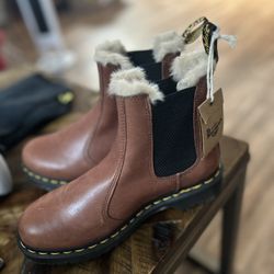 Dr. Marten 2976 Lenore Chelsea Boot