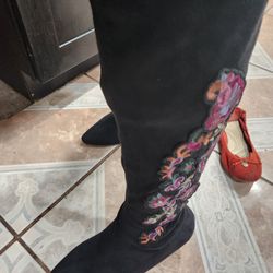 Like New Black Suede Rowen Embro Boots 