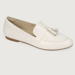 6.5 Enfiis Off White Loafer Flats