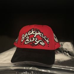 Red Backpack Boyz Gorra