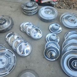 Vintage Car Hubcaps  Exellent  Condition