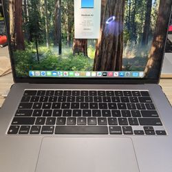 2023 Mac Book Air 15" M2. 16GB, 250GB Ram