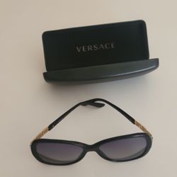 Versace MOD 4271-B GB1 8G Black Gold Butterfly Sunglasses with Case 
58x17x135. Made in Italy.
Glossy Black frames with Gold accents and Grey Gradient