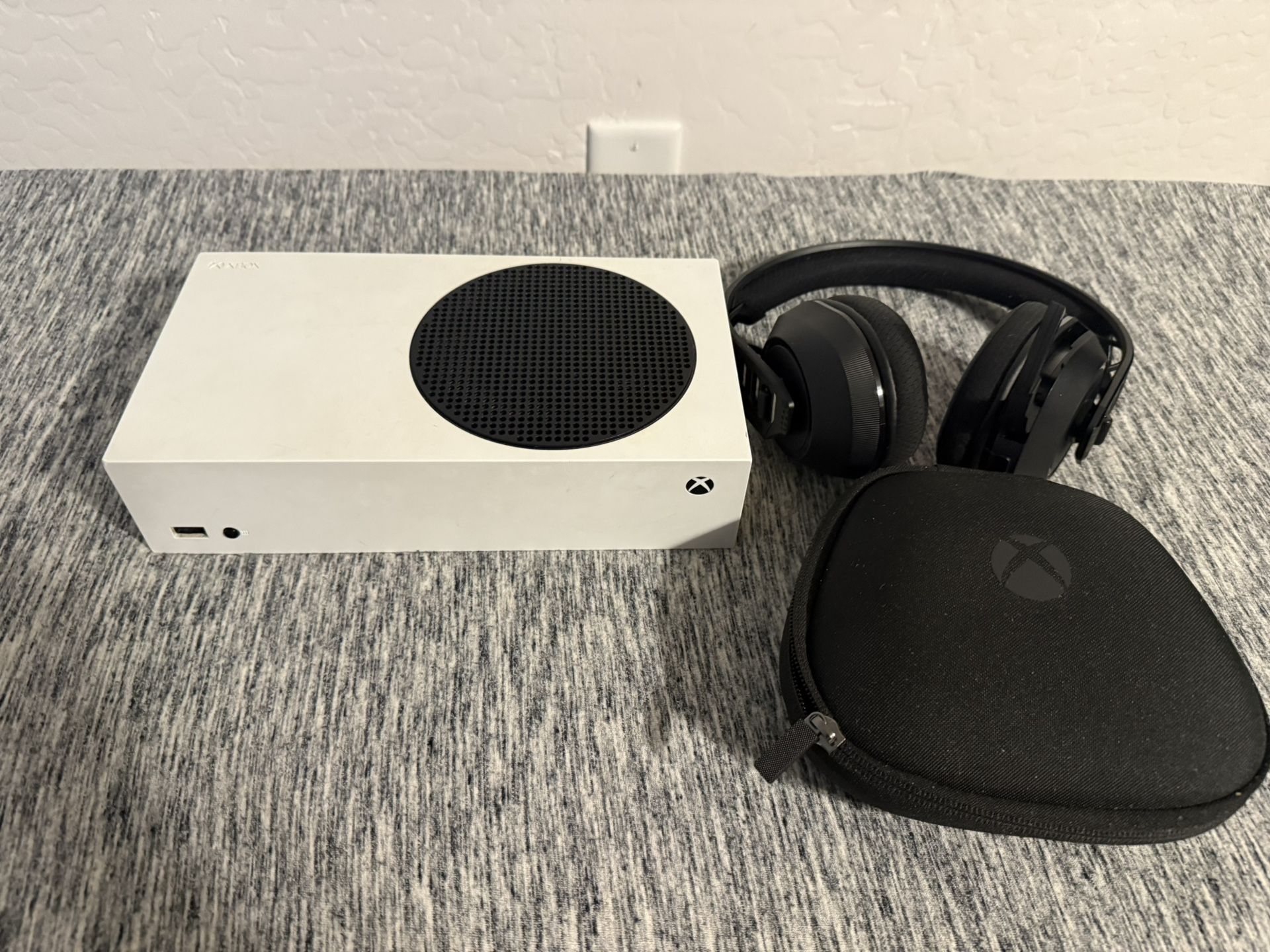 Xbox Series S With Elite Controller and Wireless Headset 