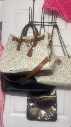 Barely used MK HANDBAGS AND TOTES😁