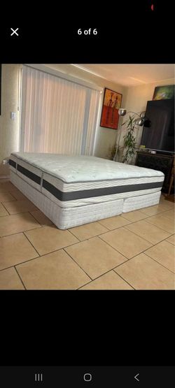 VERY NICE AND CLEAN KING SIZE MATTRESS AND BOXSPRINGS FOR SALE! IN EXCELLENT CONDITION, FREE DELIVERY