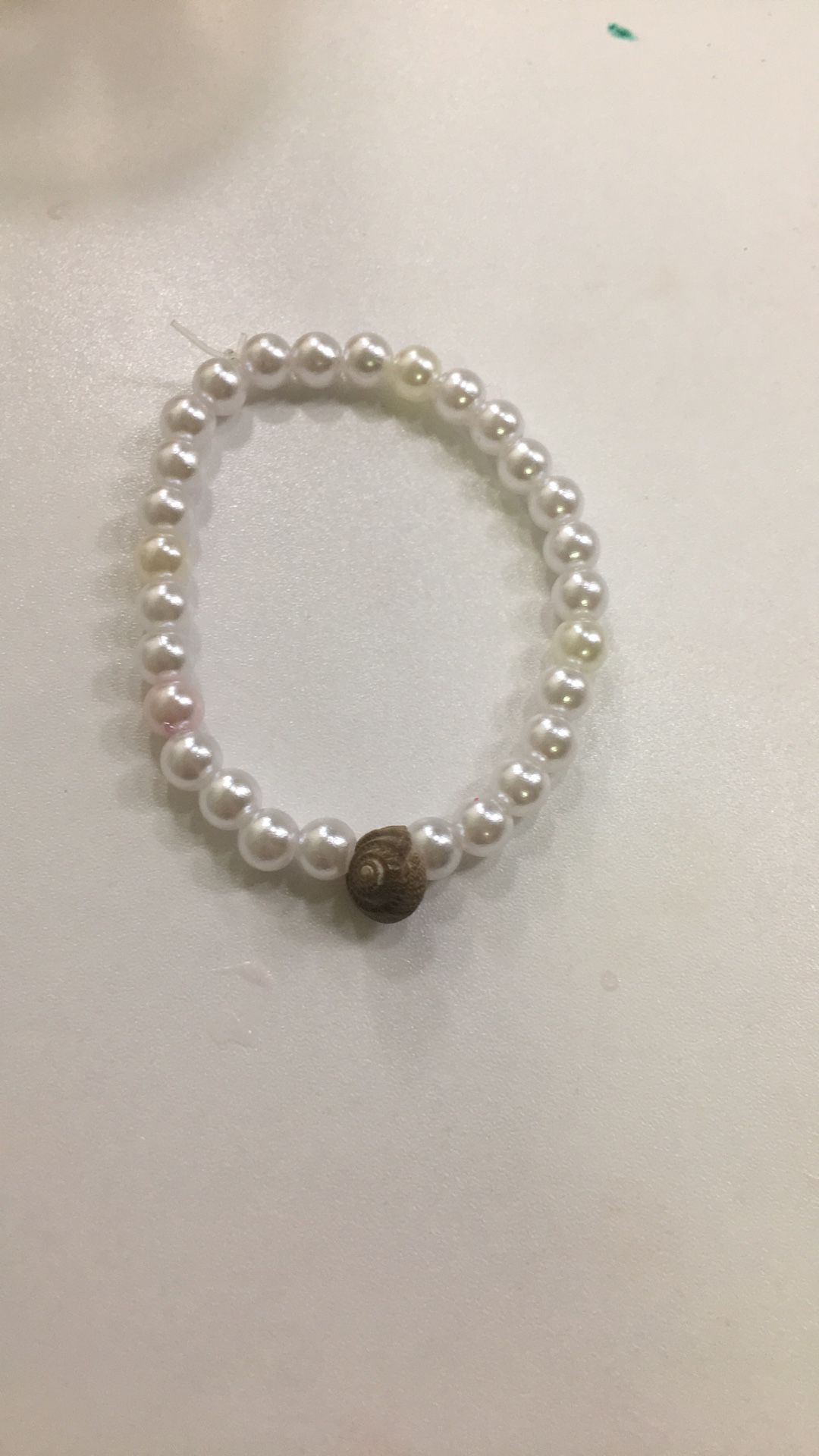 Cute White Bracelet With Seashell
