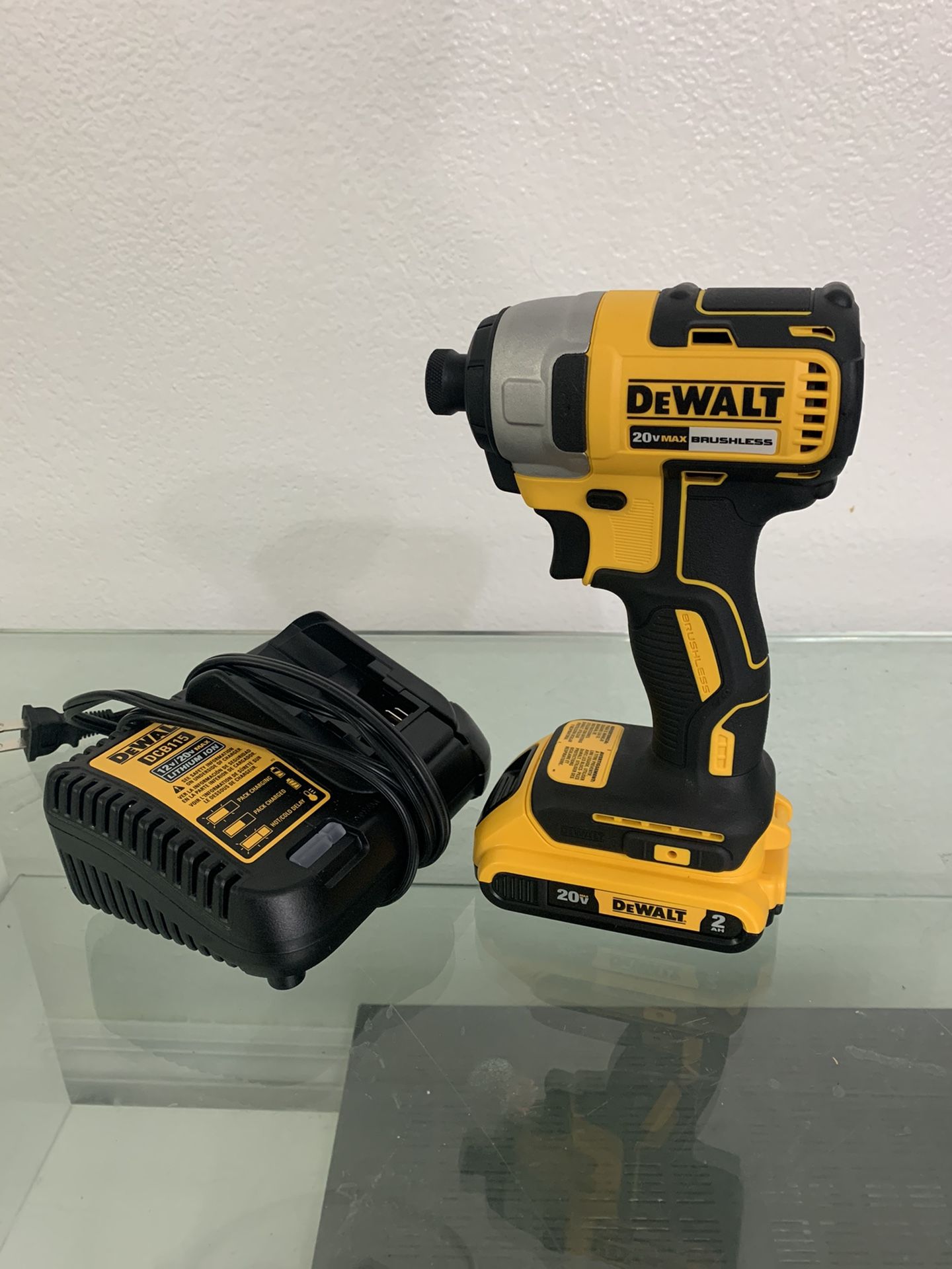Dewalt brushless impact drill with battery and charger (NEW)