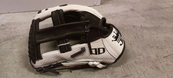 Baseball softball gloves