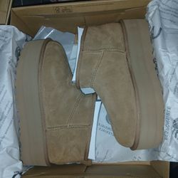 Women's Brand New Platform UUGS Size 8 $120