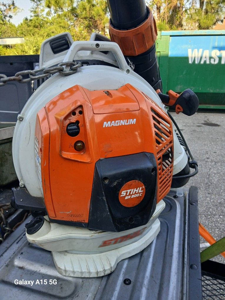 STIHL  MAGNUM BLOWER  LIKE NEW  IN ORLANDO 