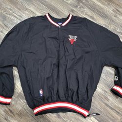 Vintage Starter Mens Jacket XL Black Chicago Bull NBA Windbreaker Pullover