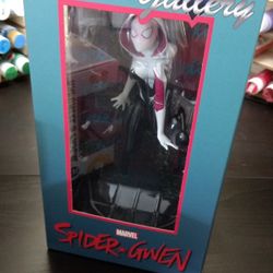 Gallery Spider Gwen PVC Figure 9" Scale