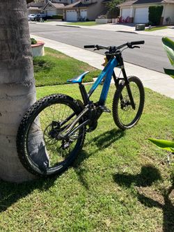 Forbidden Dreadnought Downhill Mountain Bike