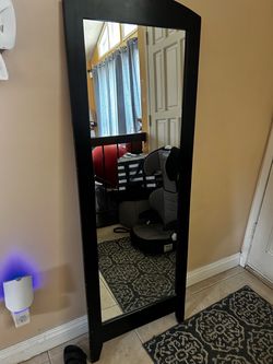 Standing mirror