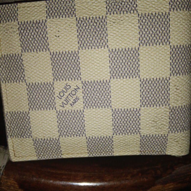 Louis Vuitton LV Men's Bi-Fold Wallet for Sale in Lubbock, TX - OfferUp