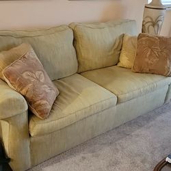3 seater~Seafoam Green Couch~Sleeper~Sofa Bed~D38/H35/L86~Good Clean~non-Smoke Cond~No rips