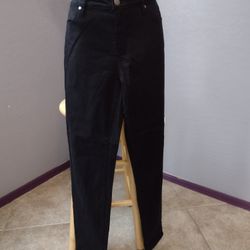 Buffalo women's black mid-rise stretch skinny pants 10/30
65% lyocell tencel, 26© cotton, 7% polyester and 3% elastane
