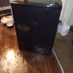 Small Refrigerator For Sale 