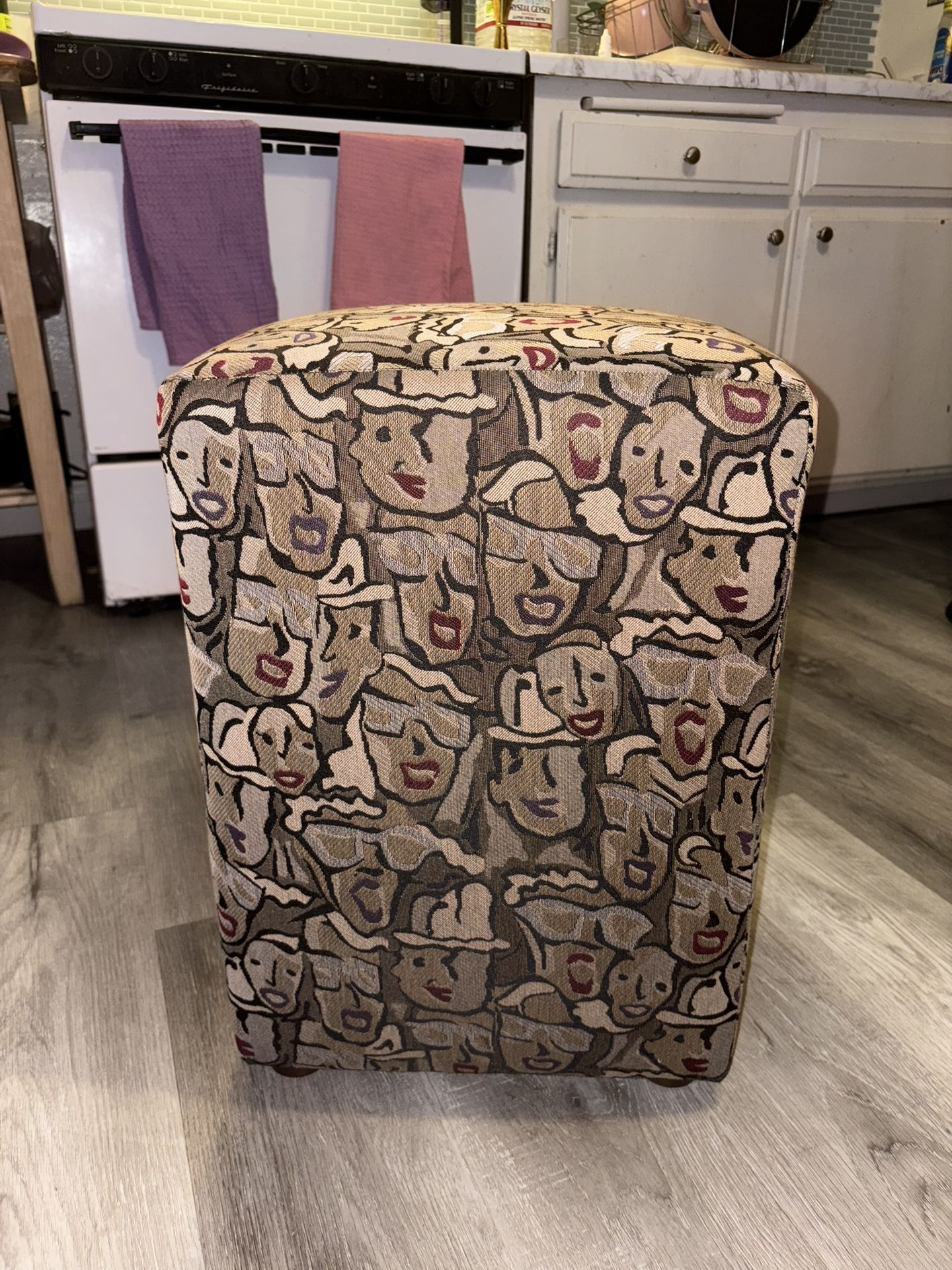 Vintage Red Lips Ottoman by Carter Furniture(price negotiable)