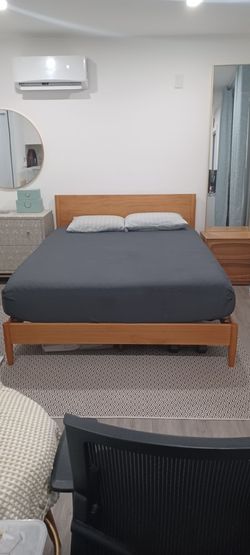 Queen size bed with mattress