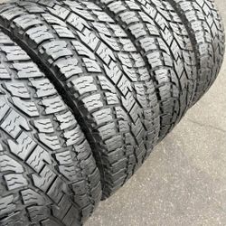 35X12.50/R18 Tires Con 80% De Vida Las 4 De La Marca TOYO 