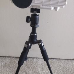 Vankyo Q5 Leisure 3 Mini LED LCD Projector Up to 200" Inch With 65,000 Hours LED Lamp Like New Condition Brand New Tripod Included This Package 