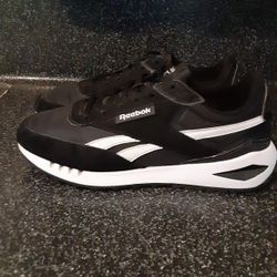 Reebok men 9.5 Great Condition 