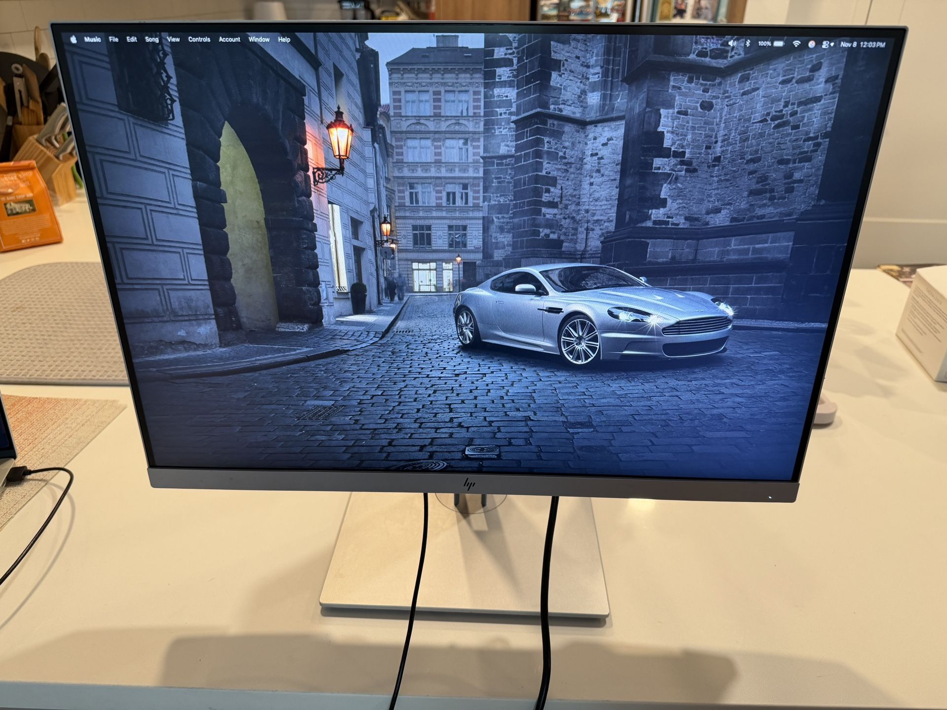 2 displays HP E243i and HP Prodisplay P240va