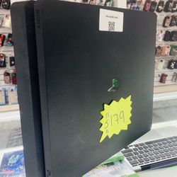 PS4 Slim 