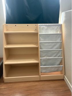 Kids book shelf