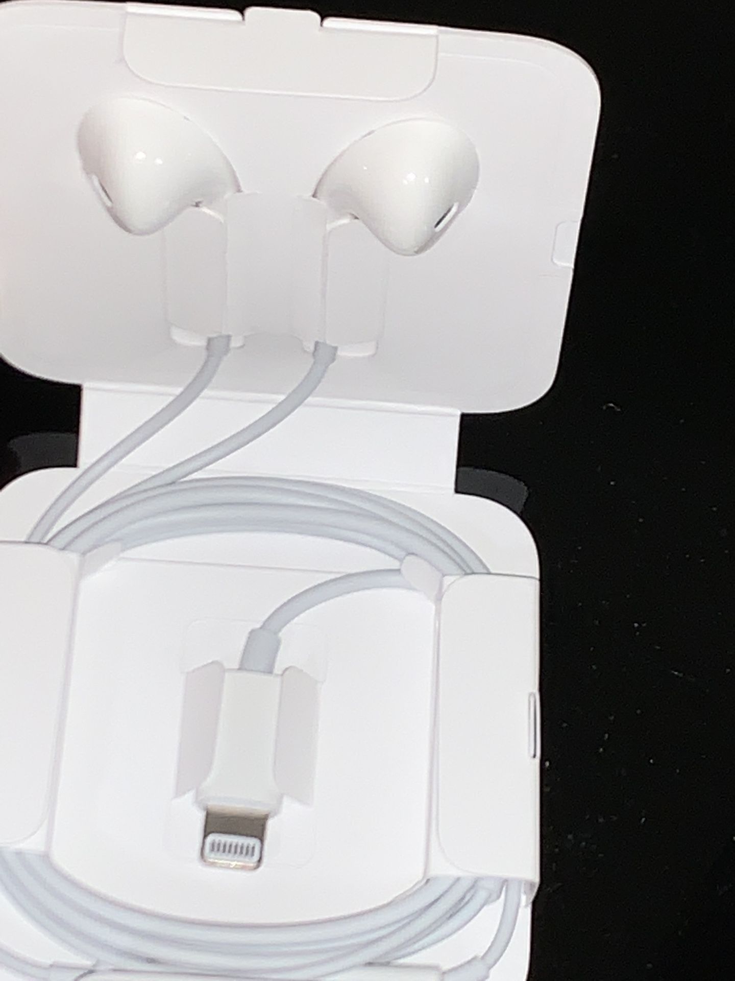 Apple headphones lighting adapter (ORIGINAL)