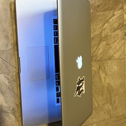 MacBook Pro 17"  Very Rare / Running macOS Majave 