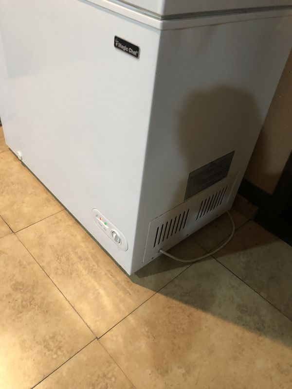 Chest freezer great conditions latch broken but still perfect I brought
