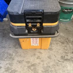 Toolbox with wheels