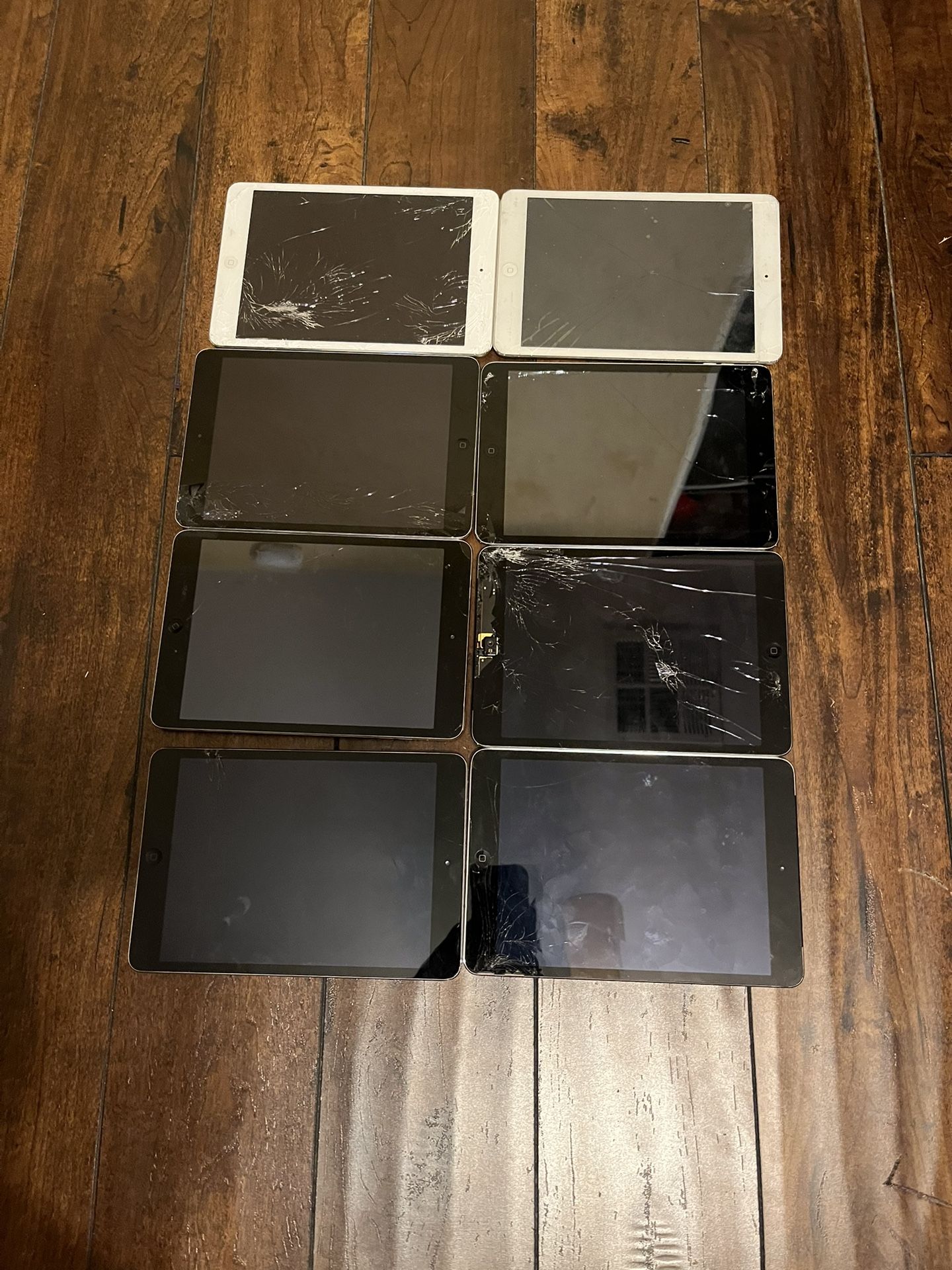 Ipad Mini 2 Cracked For Parts $25 Each